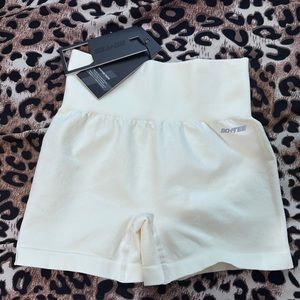 A new short BO+TEE new in small